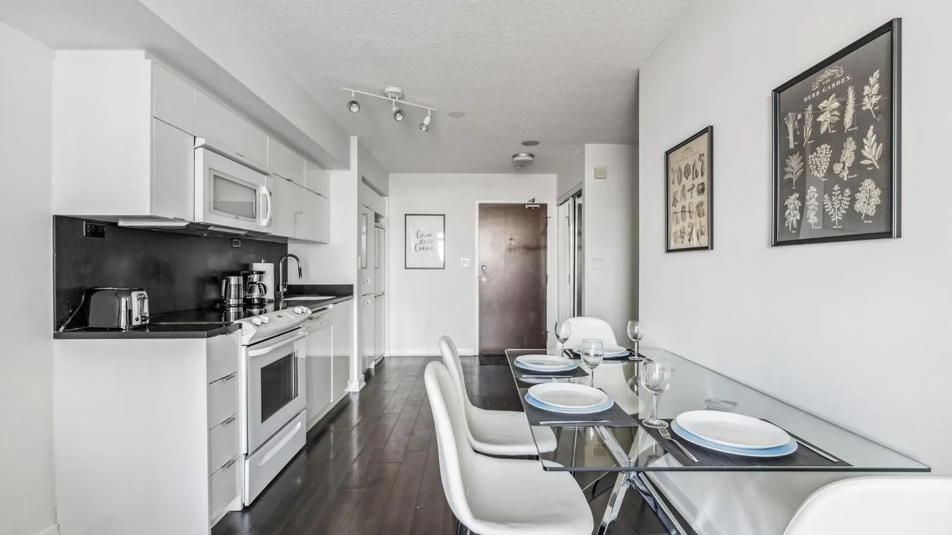 Apartment Elegant Condo, Toronto Views , Cityplace Downtown
