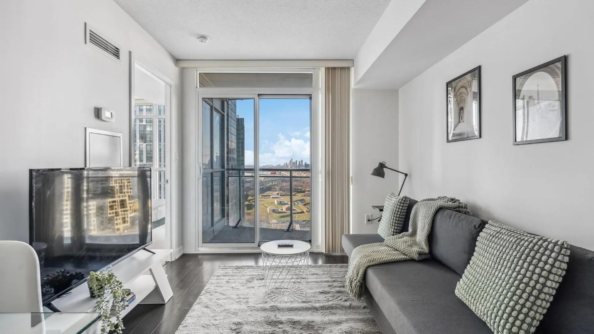 Elegant Condo, Toronto Views , Cityplace Downtown contacts
