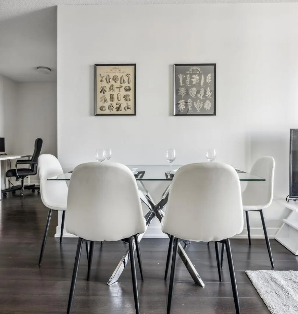 Elegant Condo, Toronto Views , Cityplace Downtown דירה