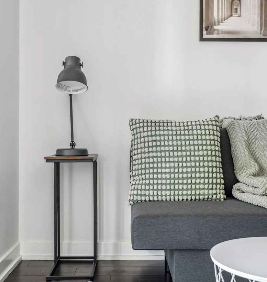 Elegant Condo, Toronto Views , Cityplace Downtown דירה