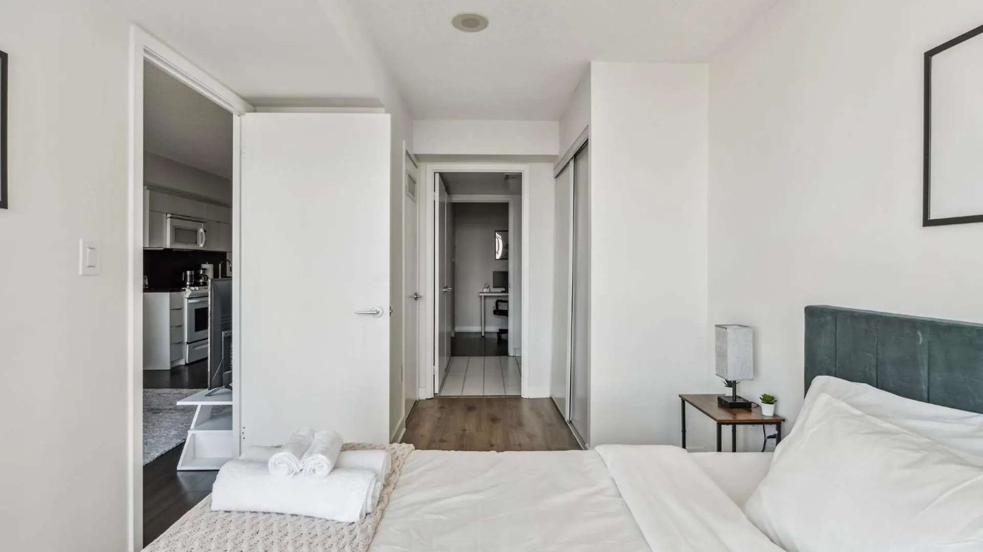 דירה Elegant Condo, Toronto Views , Cityplace Downtown